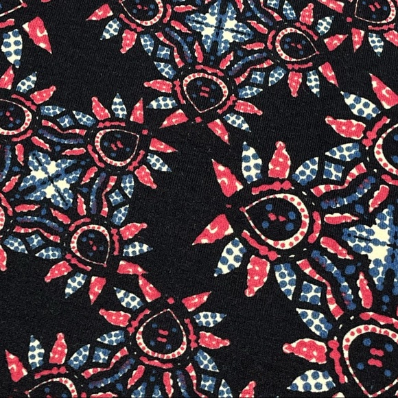 Lularoe size large “The Randy” shirt, 3/4 sleeves, tribal/floral design like new - Picture 4 of 9